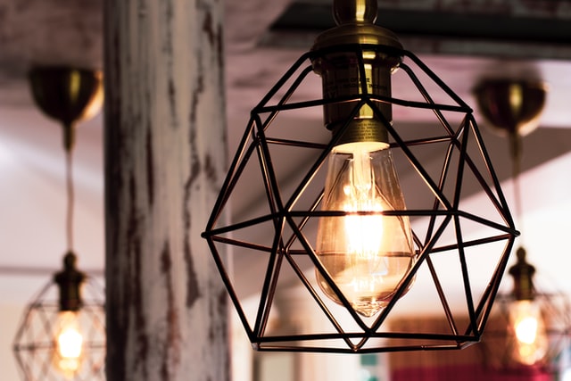 Czym kierować się przy wyborze lampy w stylu skandynawskim?