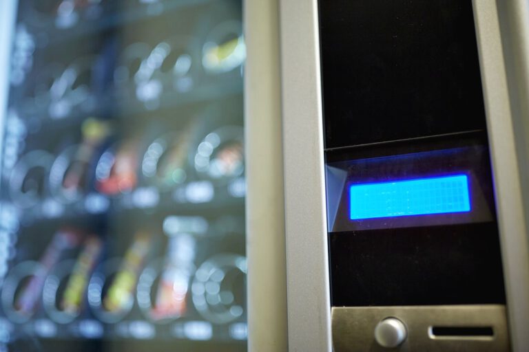 Czy automaty vendingowe powinny być umieszczane w szkołach?